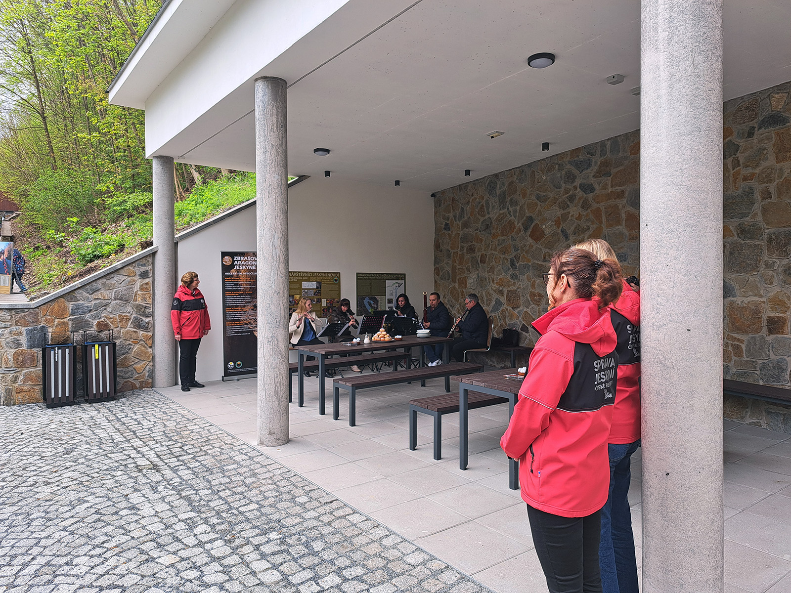 Zbrašovské jeskyně turistům nadělují nový přístřešek