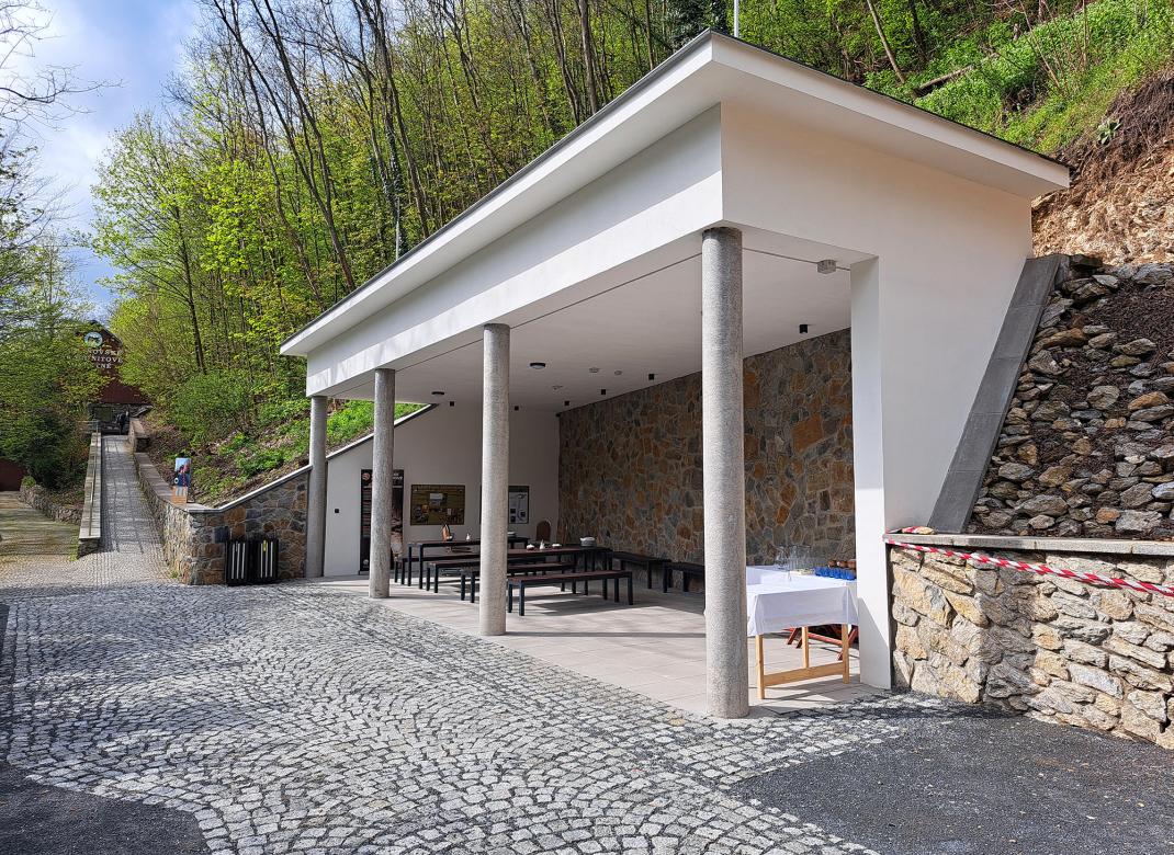 Zbrašovské jeskyně turistům nadělují nový přístřešek